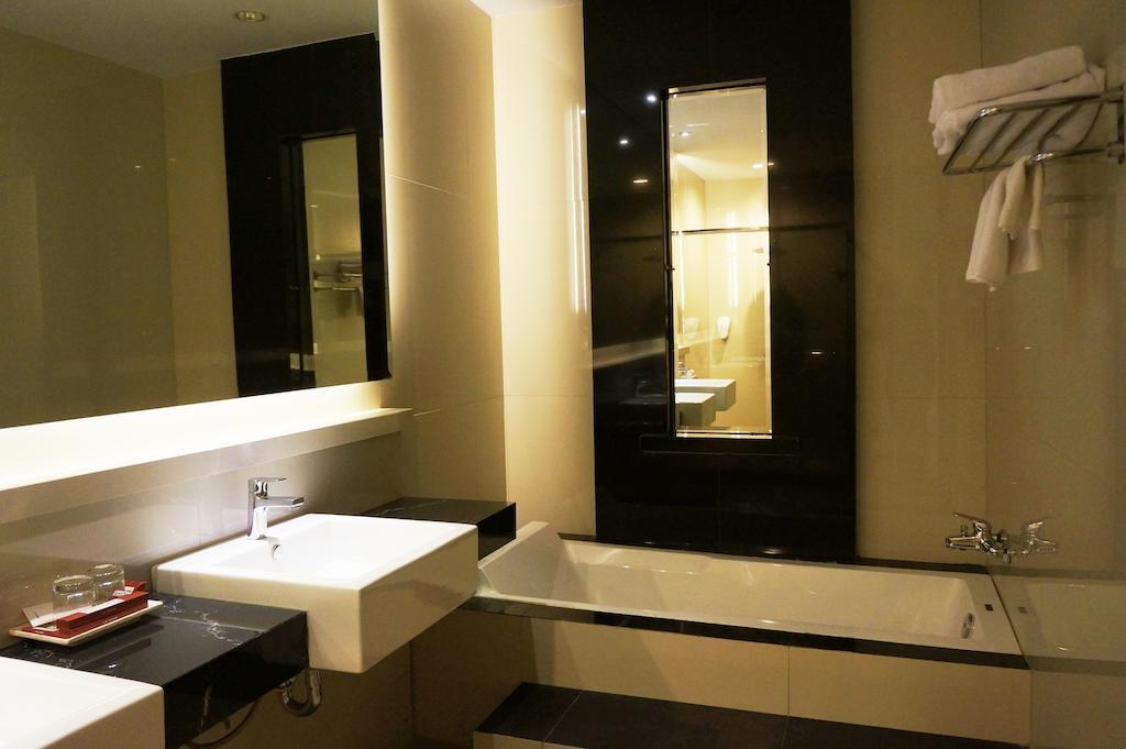 Ameera Hotel Pekanbaru Ngoại thất bức ảnh