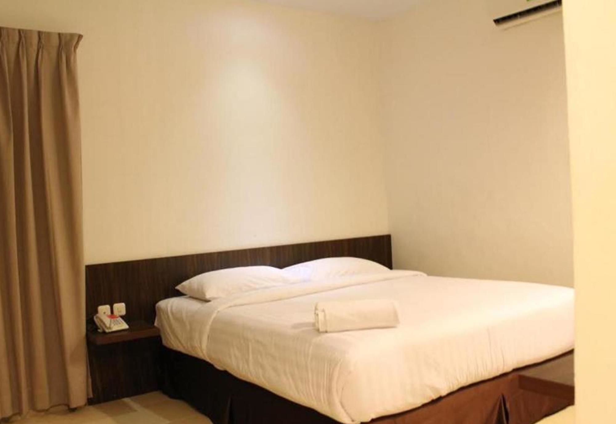 Ameera Hotel Pekanbaru Ngoại thất bức ảnh